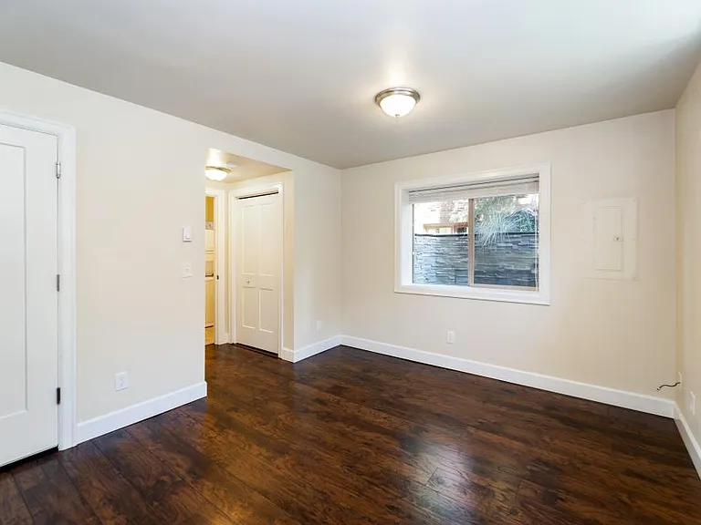 2038 Yale Ave E #7 — Photo 5