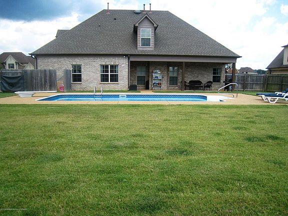 2nd image of 1071 Aquila Cir N