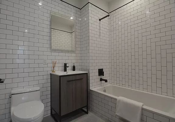 5th image of 427 Manhattan Ave #1A