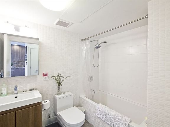 5th image of 223 Pulaski St APT 3A