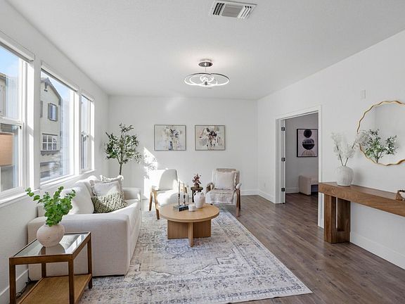 5th image of 1549 Pratt Pl