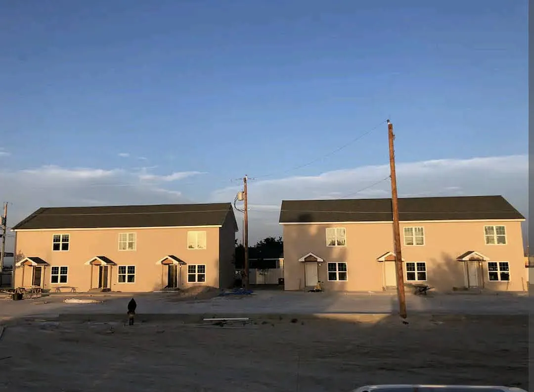 142 W Daggett St — Photo 4