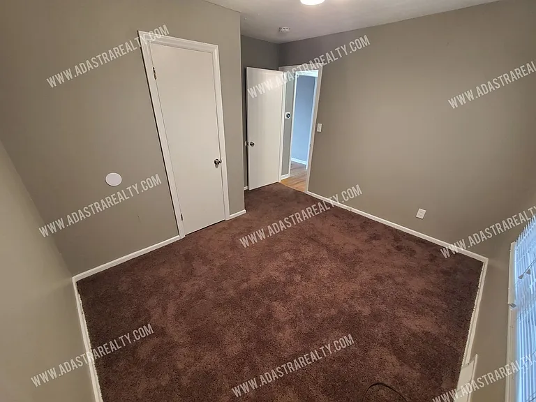 9909 Wheeling Ave — Photo 15