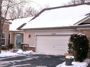 2282 Meadowcroft Ln, Grayslake, IL 60030