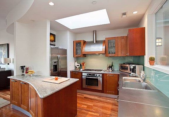 4th image of 1305 N Clark St
