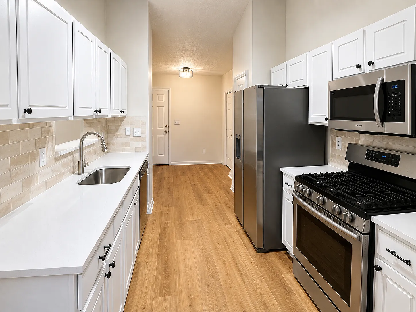 225 Harvester Dr — Photo 3