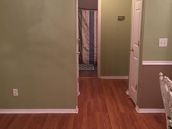 4th image of 302 Williams Cir