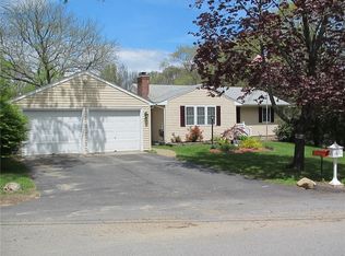 5 Hilltop Dr, Scituate, RI 02857