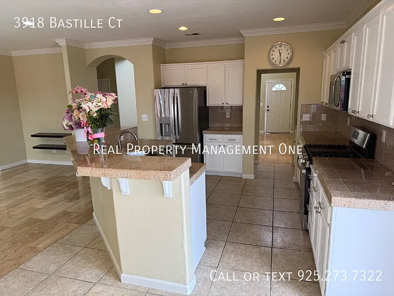 3918 Bastille Ct — Photo 17