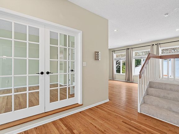 3rd image of 1972 Fox Valley Dr SW