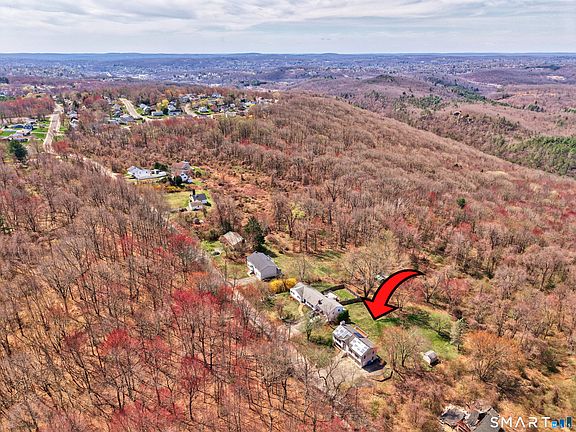 4th image of 775 Bucks Hill Road