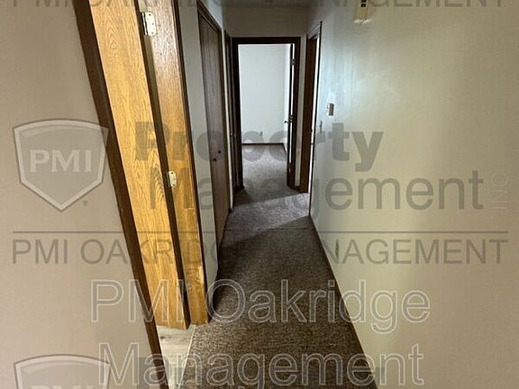 4th image of 713 Country Side Ln