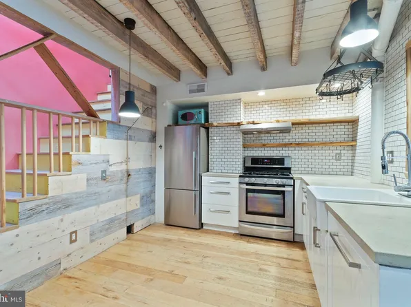 1013 Salter St, Philadelphia, PA 19147