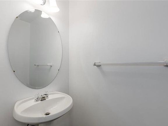 4th image of 1420 New Haven Ct