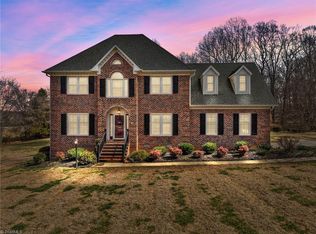 3901 Coltswood Dr, Greensboro, NC 27406