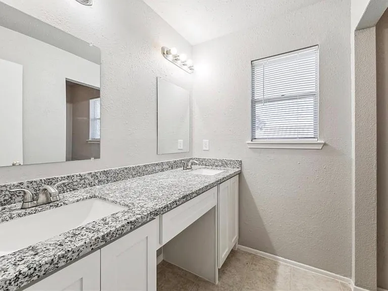 8030 Log Hollow Dr — Photo 10
