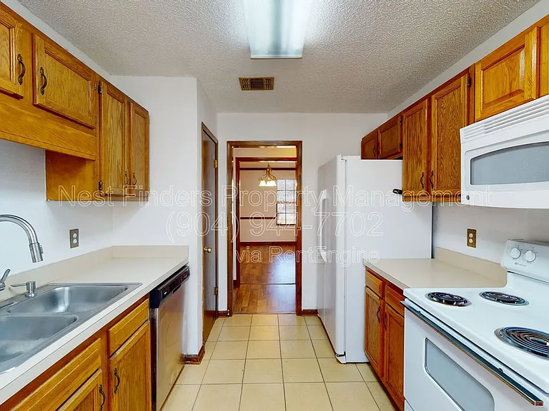 1607 Beverly Bay Ct — Photo 11