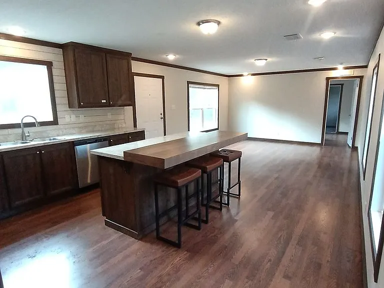 785 Sandridge Rd — Photo 3