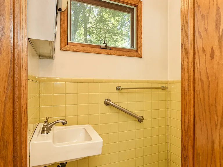 565 Transit Ave — Photo 29