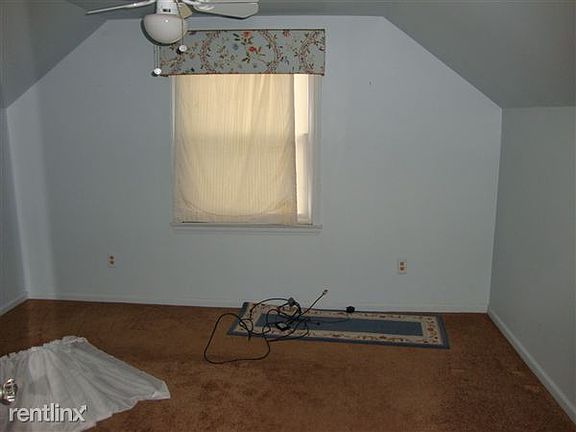 3rd (2nd floor) bedroom