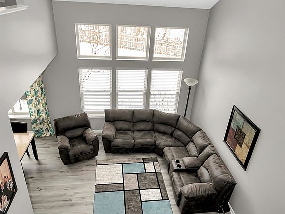 4th image of 17 Stratford Ct