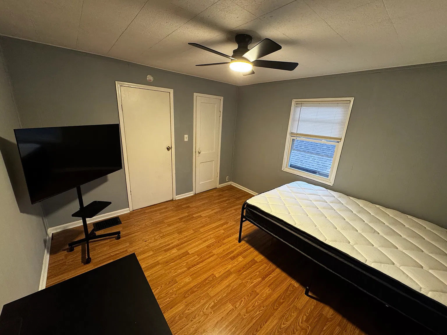 3 bed, 1200 sqft, $750 — Photo 2