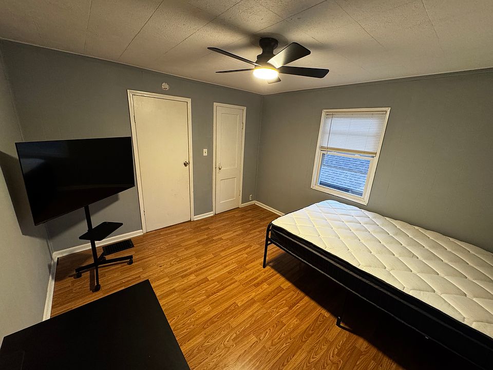 2nd image of 2722 Shelby St #3