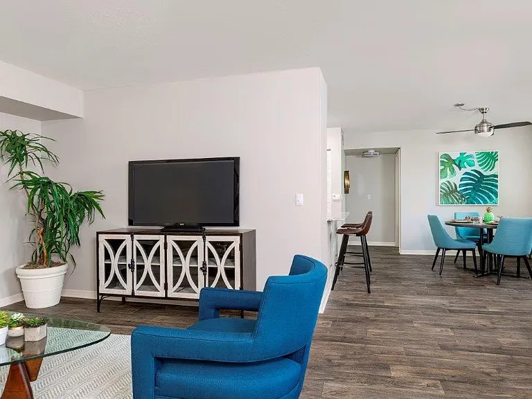 Weston Place Apartments — Photo 20