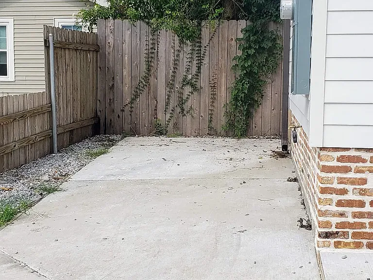 7815 Leake Ave — Photo 9