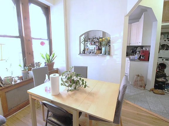 4th image of 200 W 98th St APT 1W