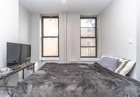 3rd image of 222 Bushwick Ave APT 2L
