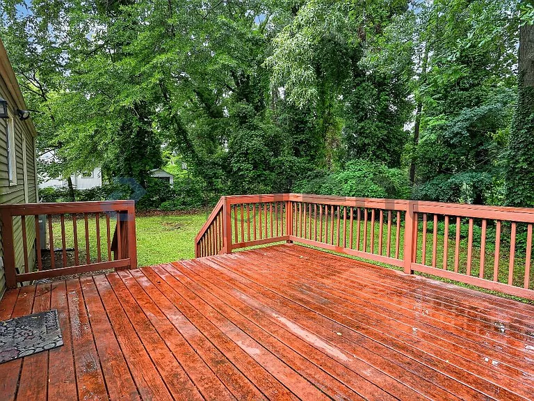 1404 Lockwood Dr SW — Photo 4