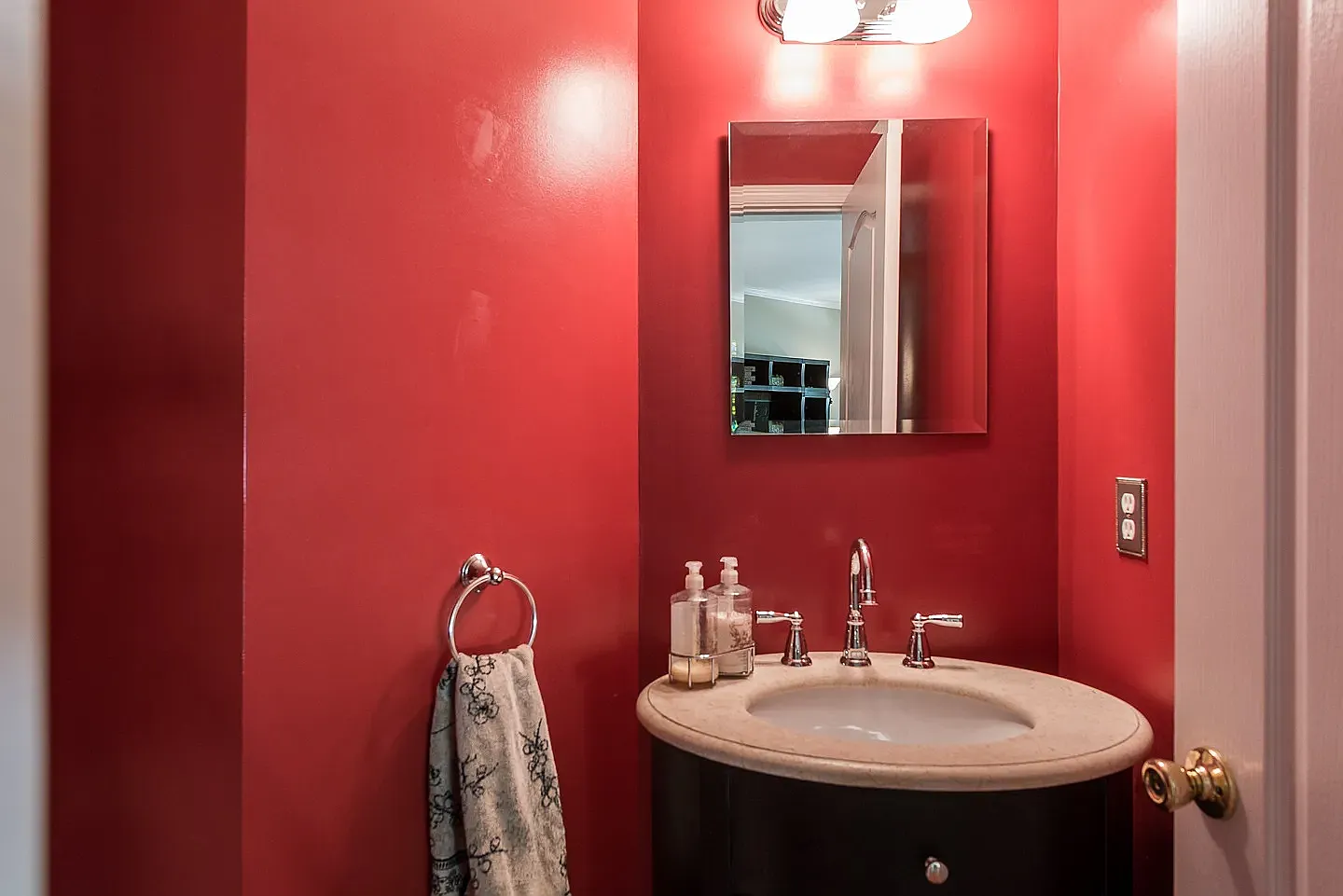 3 bed, 3.5 bath, 2742 sqft, $3,500 — Photo 3
