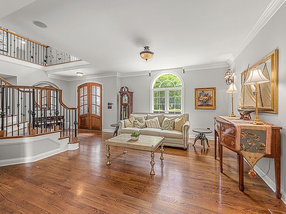 3rd image of 405 Pondview Ct
