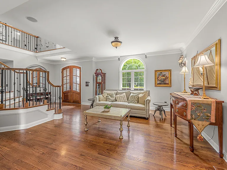405 Pondview Ct — Photo 3
