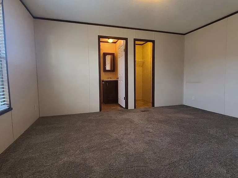 Camelot Manor — Photo 8