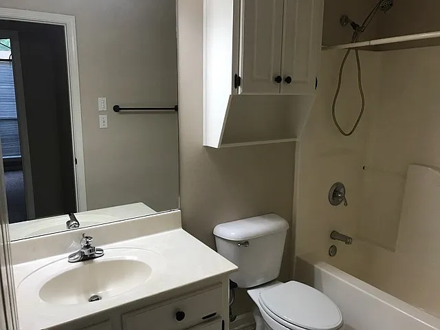 2030 Cabot Cv — Photo 10