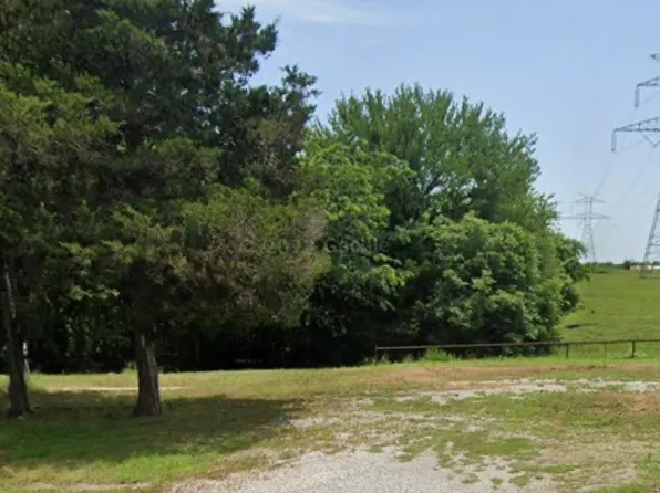 515 W Hayes St, Savoy, TX 75479