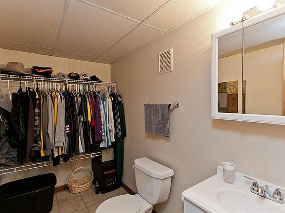 5th image of 7212 Parkwood Ln NE