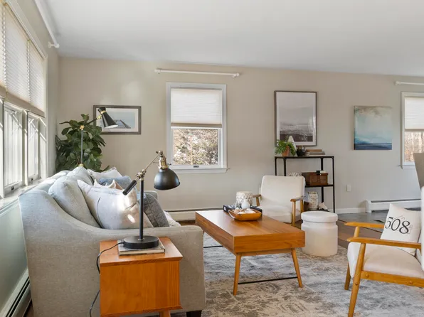 7 Fairway Dr, Oak Bluffs, MA 02557