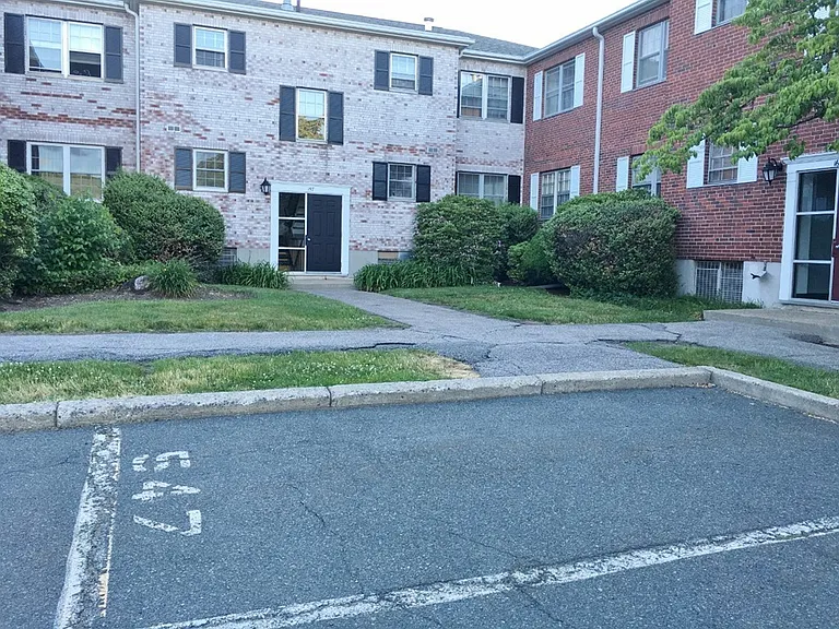 157 Lake Shore Rd #2 — Photo 12
