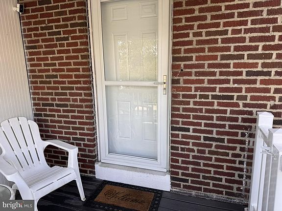 4th image of 230 Greenwood Rd