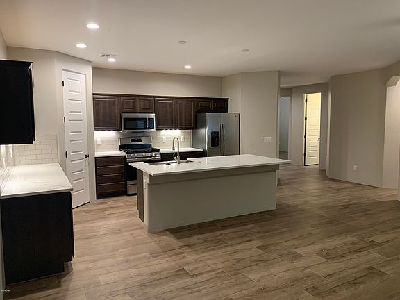 4th image of 1758 E Alder Cir