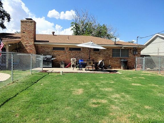 3rd image of 2303 W Dengar Ave