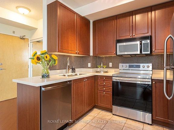 3rd image of 220 Burnhamthorpe Rd W #302