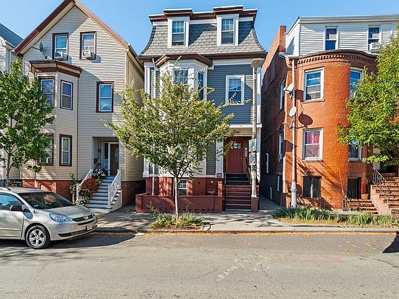 2nd image of 36 Monmouth St