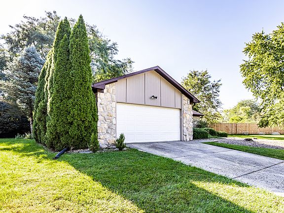 2nd image of 1001 Golf Ln