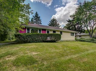 21331 W Woodland Dr, New Berlin, WI 53146