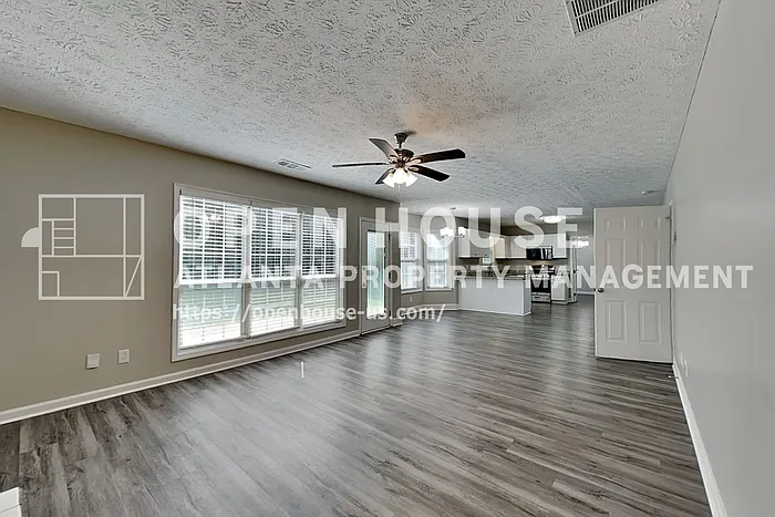 3 bed, 2.5 bath, 2733 sqft, $2,245 — Photo 4