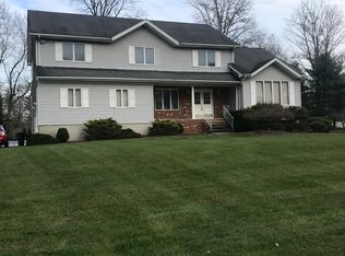 35 Clifford Dr, Towaco, NJ 07082